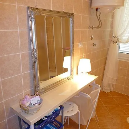 Kvesic - Azzurro Apartment *