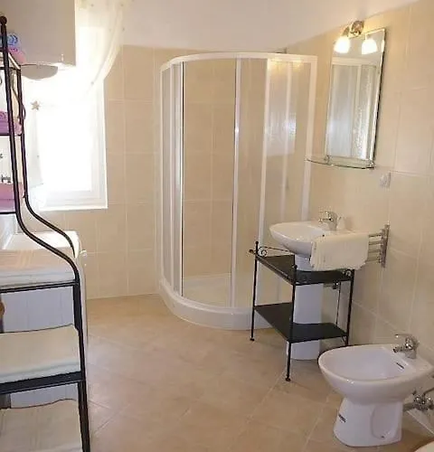 Kvesic - Azzurro Apartment *