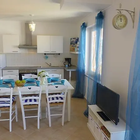 Kvesic - Azzurro Apartman *