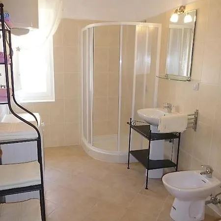 Kvesic - Azzurro Apartman *