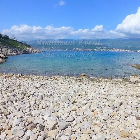 Kvesic - Azzurro Apartman