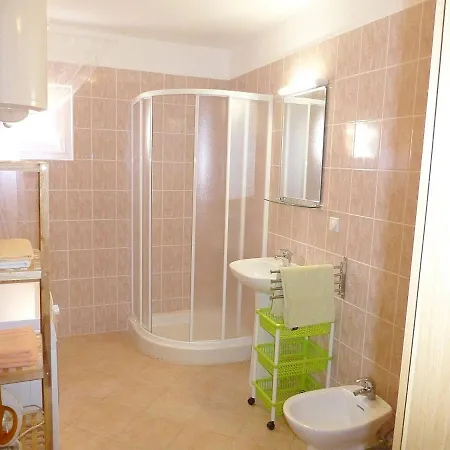 Kvesic - Azzurro Apartman *